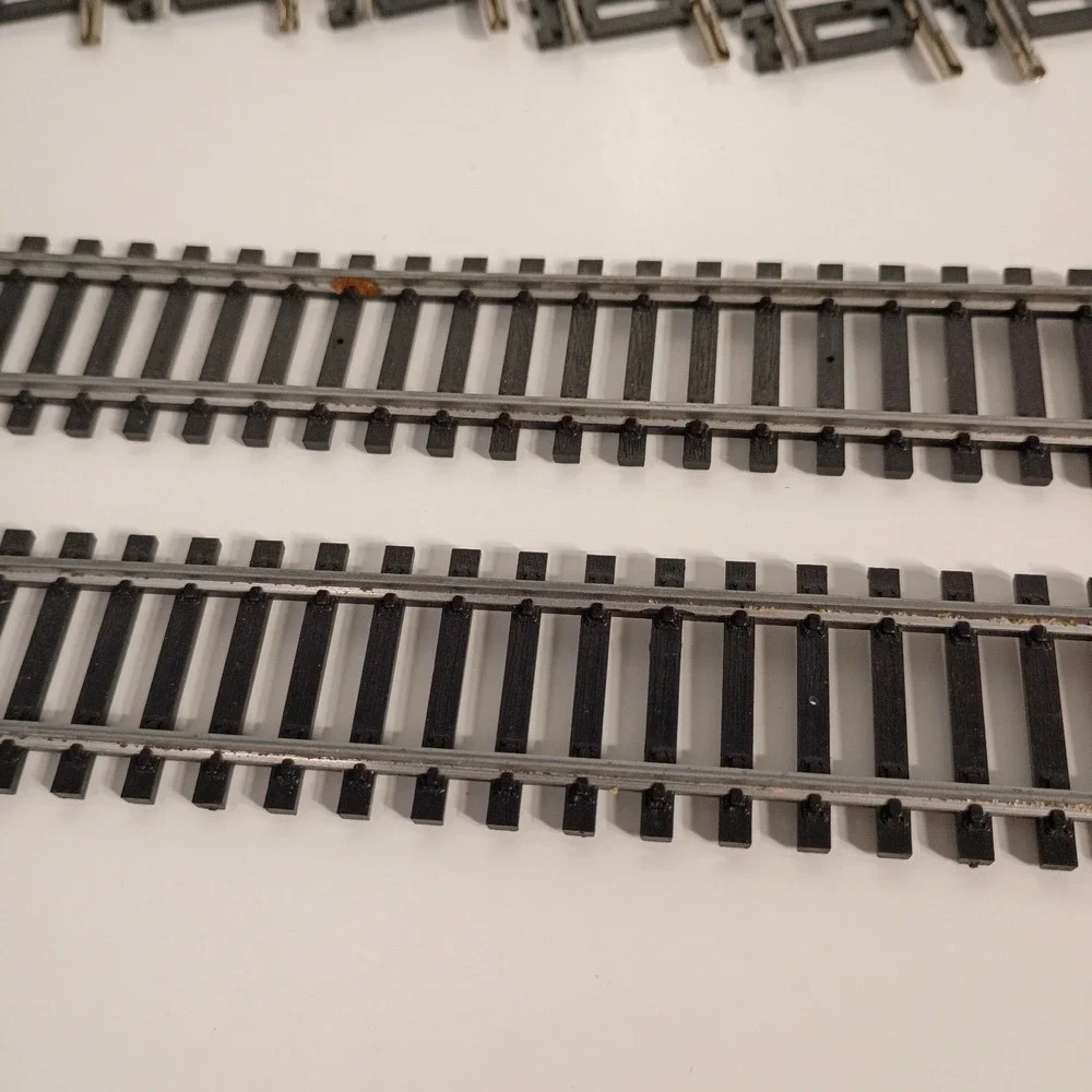 13 Feller Garnet‎ Italy HO Scale 18